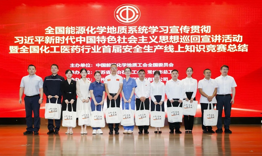 宣讲员揭晓慰问品合照1.jpg